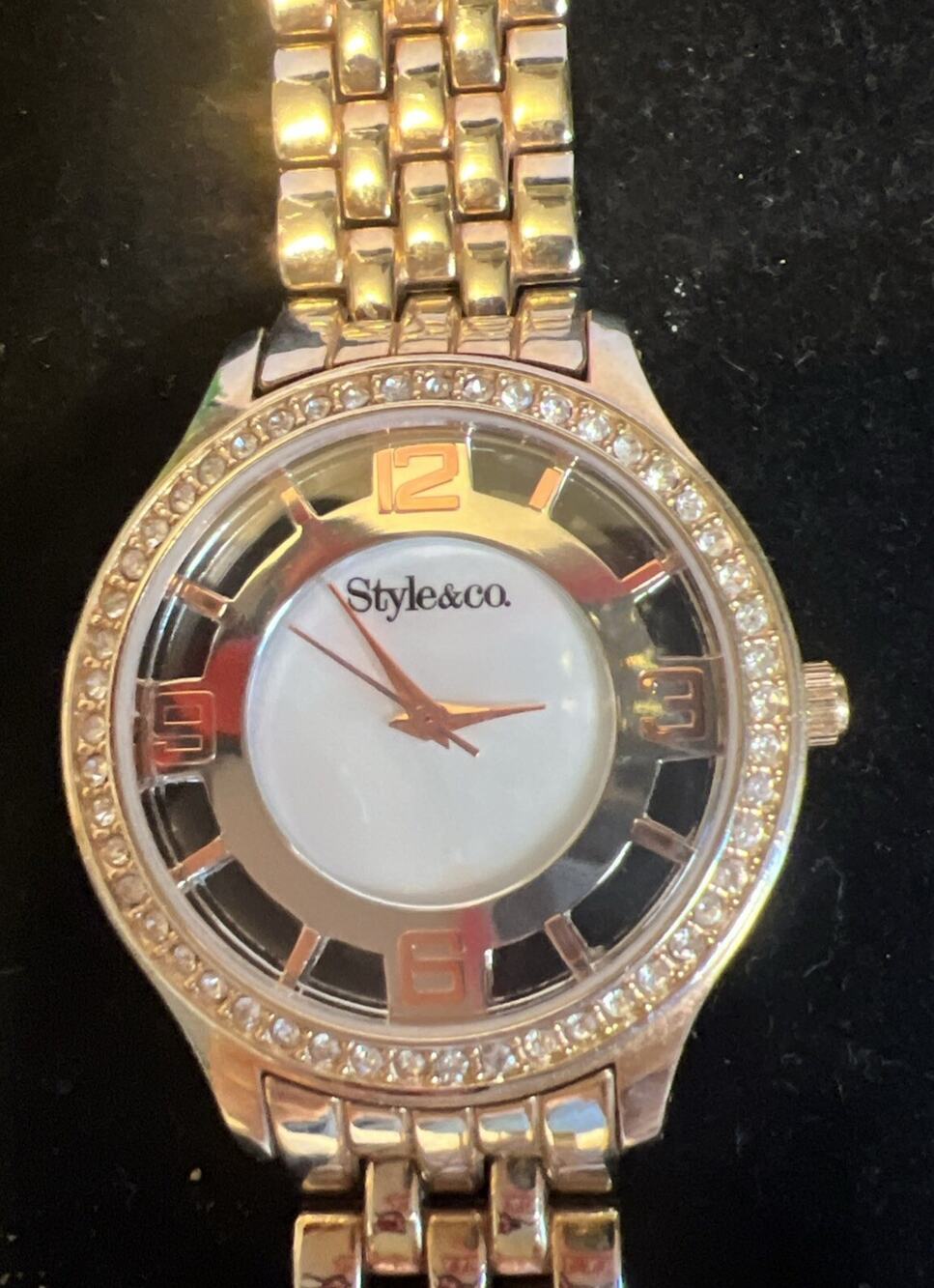 Woman’s Style & Co Pearlized Dial Gold Tone Case Link Band Watch 5.5“ Working